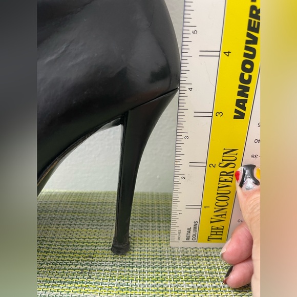 Stuart Weitzman 38 leather boot (4” heel) - Picture 3 of 7